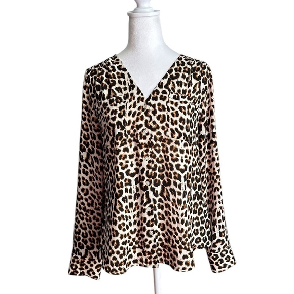 Express Women’s V-neck Animal Print Button Down Pull Up sleeve Top Size S/P - Picture 3 of 17